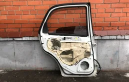 Дверь задняя левая для Suzuki SX4 2015 года на фотографиях