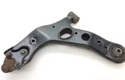 Рычаг передний правый нижний для Toyota RAV4 на фотографиях