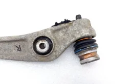 Рычаг передний правый нижний для Audi A6 2010 года на фотографиях