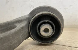 Рычаг передний правый нижний для Audi A6 на фотографиях