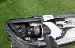 Фара правая для Volkswagen Tiguan 2007 года на фотографиях