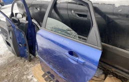 Дверь задняя левая для Volvo S40 2011 года на фотографиях