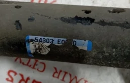 Амортизатор передний левый для Nissan X-Trail 2004 года на фотографиях