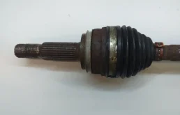 Привод задний левый для Toyota RAV4 2001 года на фотографиях