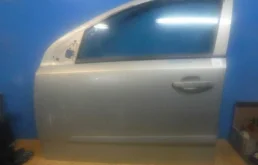 Двери для Opel Astra 2002 года на фотографиях