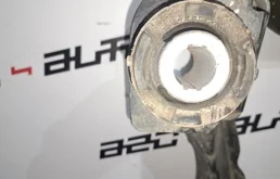 Подрамник двигателя для Volvo S80 2013 года на фотографиях