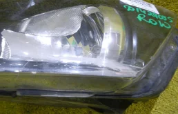 Фары для Volkswagen Polo 2009 года на фотографиях