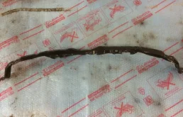 Усилитель переднего бампера для Toyota RAV4 2018 года на фотографиях