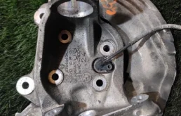 Кулак поворотный левый для BMW 3er 2008 года на фотографиях