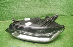 Фары для Volkswagen Passat 2020 года на фотографиях