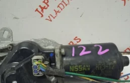 Трапеция стеклоочистителей для Nissan X-Trail 2014 года на фотографиях