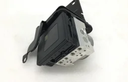 Блок ABS для Skoda Octavia 2017 года на фотографиях