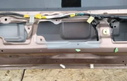 Крышка багажника для Toyota Land Cruiser 1998 года на фотографиях