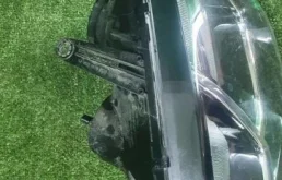 Фара ксенон левая для Renault Duster 2015 года на фотографиях