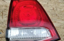 Фонарь внутренний левый для Toyota Land Cruiser 2008 года на фотографиях