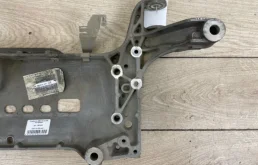 Подрамник двигателя для Volkswagen Passat 2008 года на фотографиях