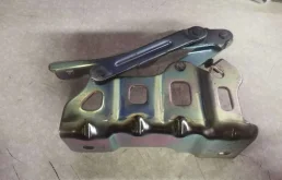 Петля капота левая для Kia Sportage на фотографиях