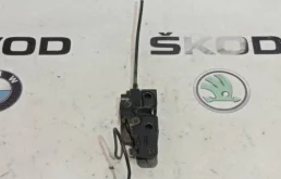 Замок капота для Skoda Octavia 2012 года на фотографиях