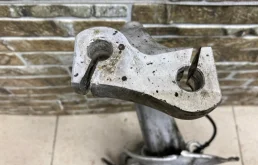 Кулак поворотный правый для Audi A6 2008 года на фотографиях