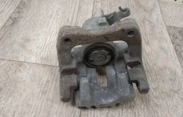 Суппорт задний правый для Skoda Octavia 2009 года на фотографиях