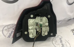 Фонарь правый для Volvo S40 2004 года на фотографиях