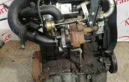 Двигатель без навесного для Renault Kangoo 2001 года на фотографиях