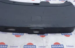 Обшивка двери багажника для Nissan X-Trail 2010 года на фотографиях