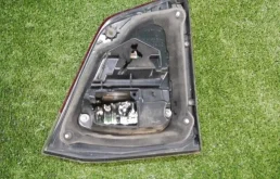 Фонарь внутренний левый для Toyota Land Cruiser 2008 года на фотографиях