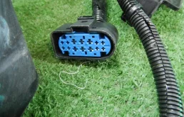 Уплотнитель передней правой двери для Ford Transit 2013 года на фотографиях