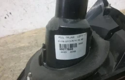 Фонарь внутренний левый для Nissan Qashqai 2010 года на фотографиях