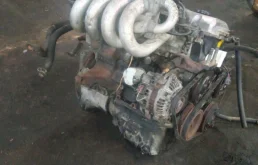 Двигатель без навесного для Mazda Familia 1999 года на фотографиях