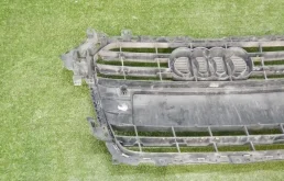 Решетка радиатора для Audi A4 2010 года на фотографиях