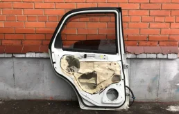 Дверь задняя левая для Suzuki SX4 2015 года на фотографиях