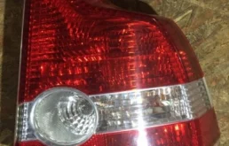 Фонарь правый для Volvo S40 2004 года на фотографиях