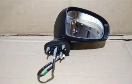 Стекла и зеркала для Toyota Avensis 2018 года на фотографиях