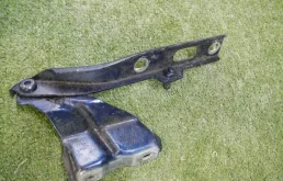 Петля капота левая для Audi Q5 2013 года на фотографиях