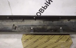 Накладка двери багажника для Toyota RAV4 2013 года на фотографиях