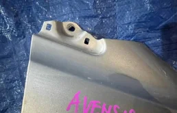 Крыло правое для Toyota Avensis 2004 года на фотографиях
