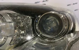 Фары для Volkswagen Passat 2010 года на фотографиях