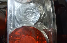 Фонарь правый для Suzuki Grand Vitara 1999 года на фотографиях