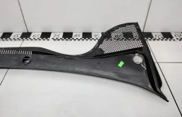 Жабо правое для Volkswagen Polo 2013 года на фотографиях