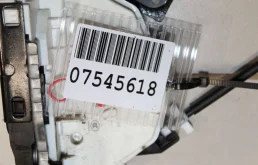 Уплотнитель передней правой двери для Volkswagen Jetta на фотографиях