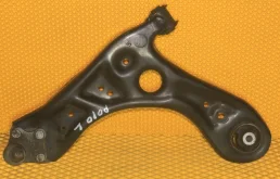 Качающийся рычаг левый для Volkswagen Polo 2009 года на фотографиях