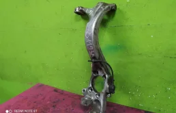 Кулак поворотный левый для Audi A6 2001 года на фотографиях