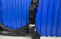 Подрамник двигателя для Audi A6 2008 года на фотографиях