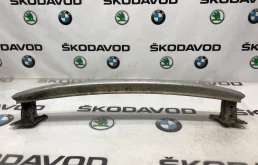 Усилитель заднего бампера для Skoda Octavia 2009 года на фотографиях