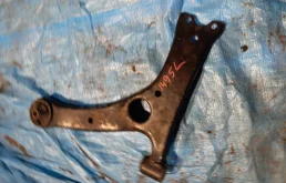 Рычаг передний левый нижний для Toyota Avensis на фотографиях