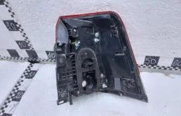 Фонарь внешний левый для Toyota Land Cruiser 2020 года на фотографиях