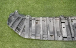 Усилитель переднего бампера для Toyota RAV4 2018 года на фотографиях