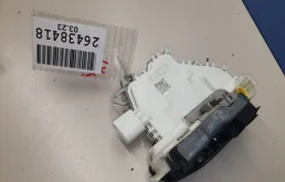 Уплотнитель передней правой двери для Audi A4 2011 года на фотографиях